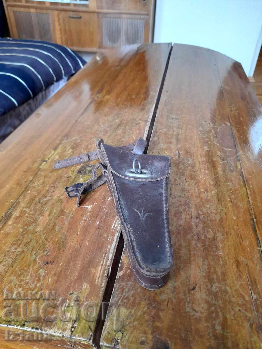 Geantă veche din piele pentru bicicletă