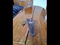 Geantă veche din piele pentru bicicletă