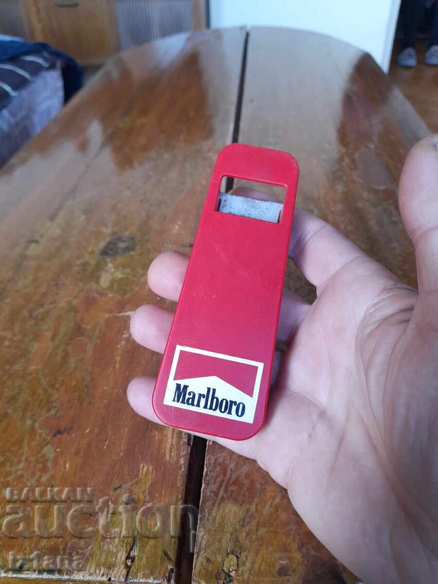 Стара отварачка Marlboro с цена 27.00 лв. | € 13.80