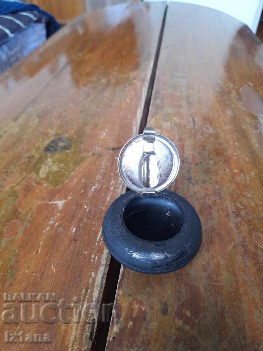 Παράδοση Παλιό τασάκι Marlboro