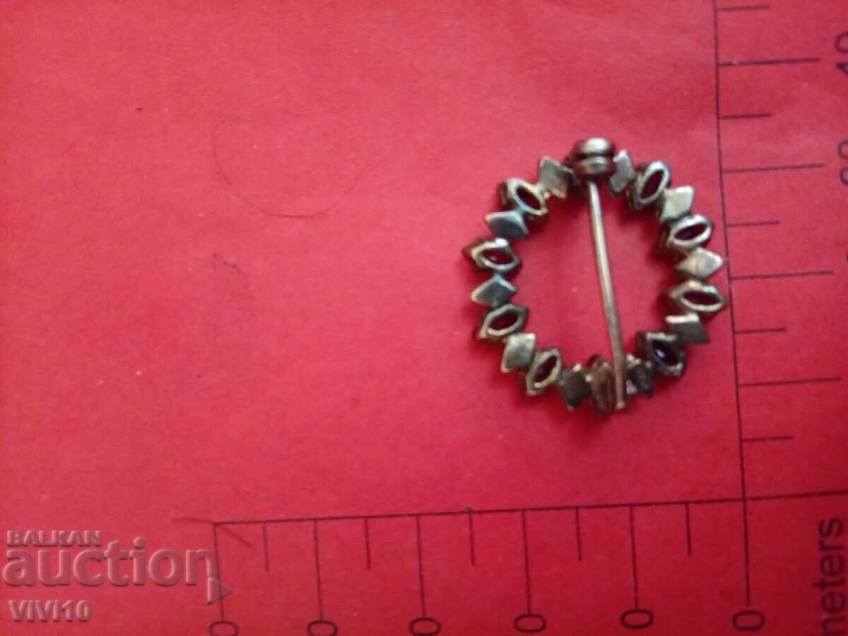 Αρχαία καρφίτσα με πέτρες, ρουμπίνια με τιμή € 25.00 | 48.90 BGN Αρχαία καρφίτσα με πέτρες, ρουμπίνια με τιμή € 25.00 | 48.90 BGN