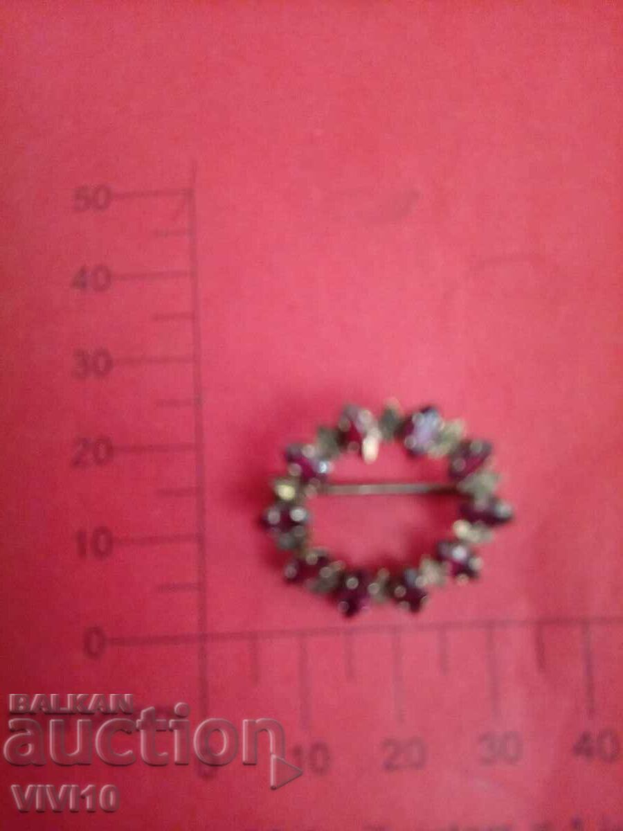 Αρχαία καρφίτσα με πέτρες, ρουμπίνια