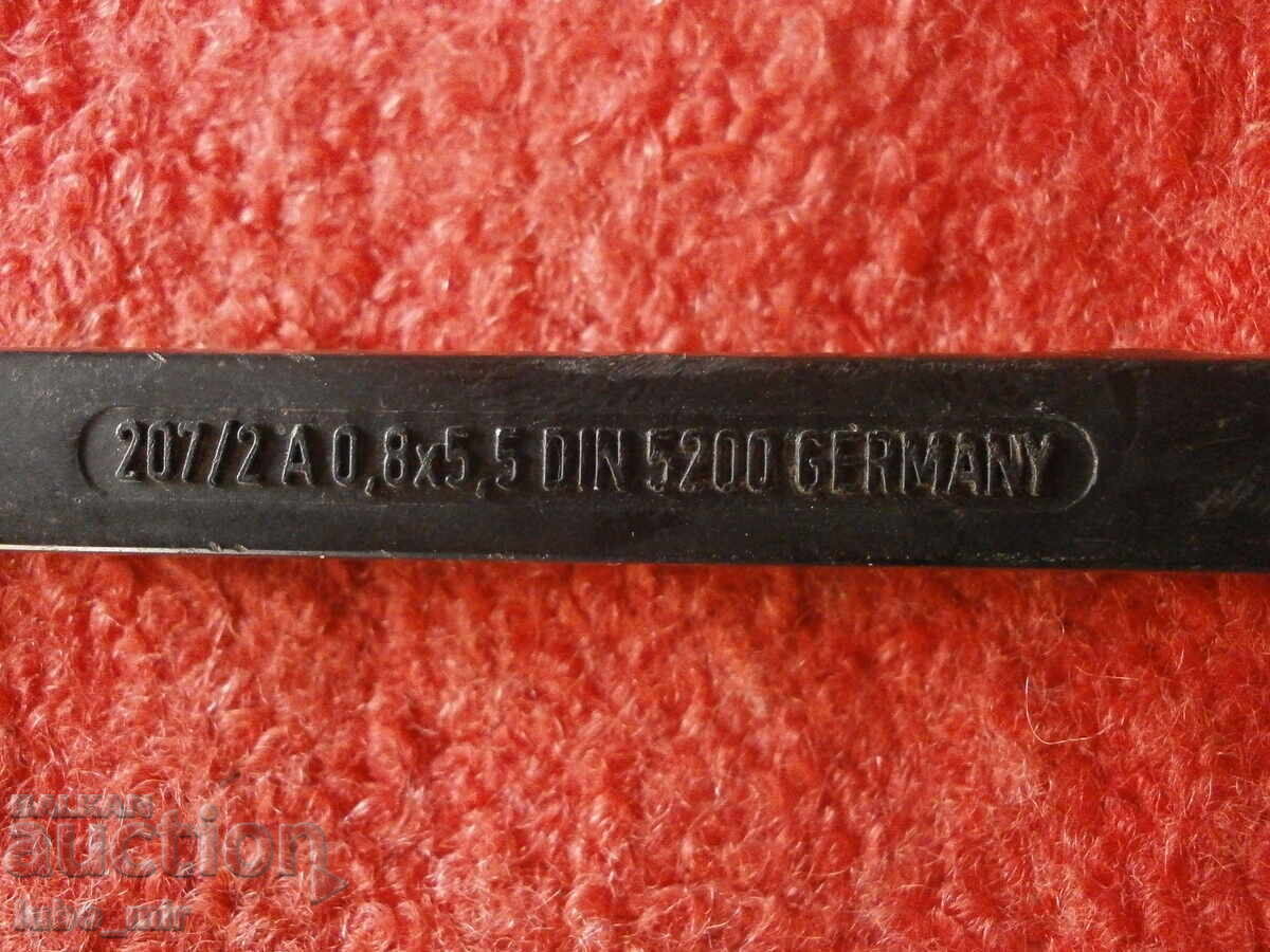 СТАРА НЕМСКА ОТВЕРТКА - ЪГЛОВА с цена € 3.58 | 7.00 лв. СТАРА НЕМСКА ОТВЕРТКА - ЪГЛОВА с цена € 3.58 | 7.00 лв.