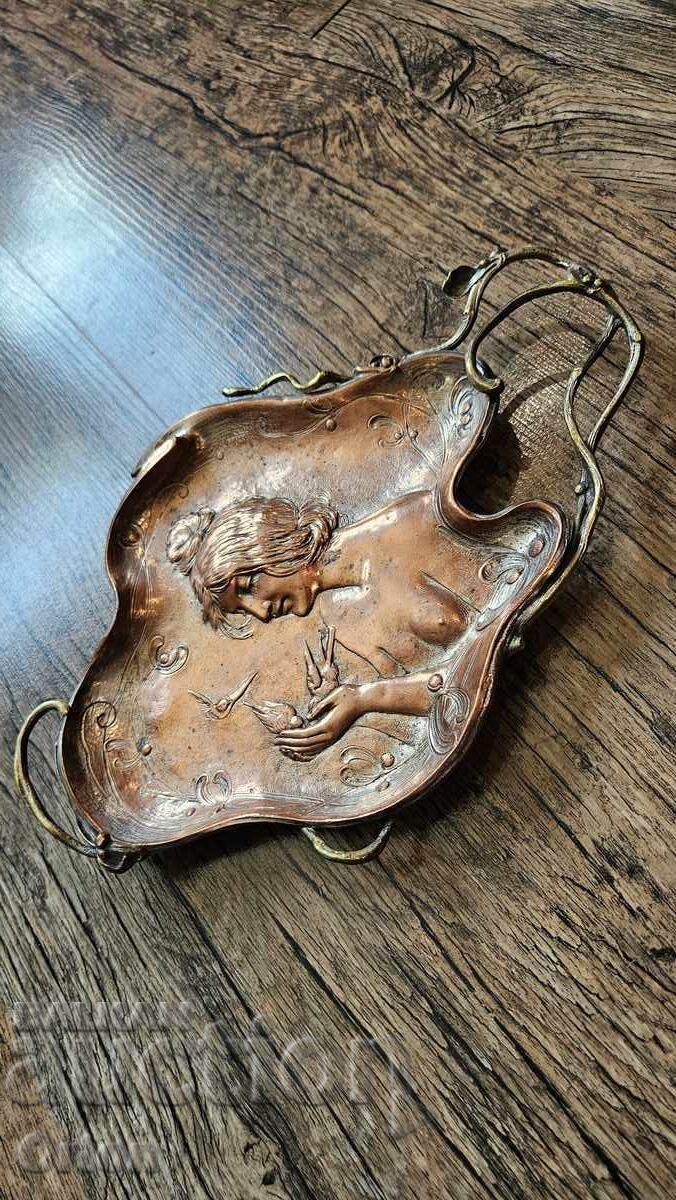 FARFURIE VECHE - TAVĂ cu preț 120.00 BGN | € 61.36 FARFURIE VECHE - TAVĂ cu preț 120.00 BGN | € 61.36