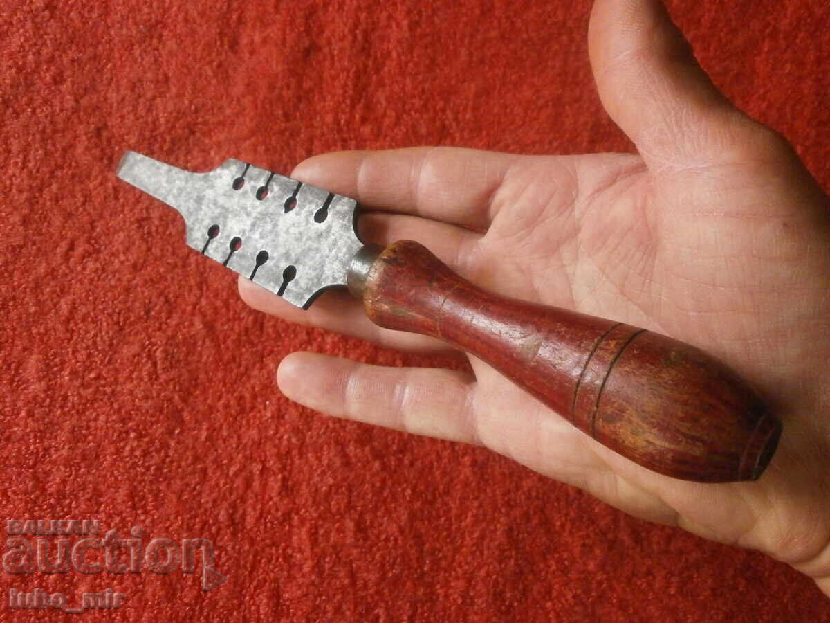 ΠΑΛΑΙΟ ΕΡΓΑΛΕΙΟ ΤΕΧΝΙΤΗ με τιμή 8.00 BGN | € 4.09 ΠΑΛΑΙΟ ΕΡΓΑΛΕΙΟ ΤΕΧΝΙΤΗ με τιμή 8.00 BGN | € 4.09