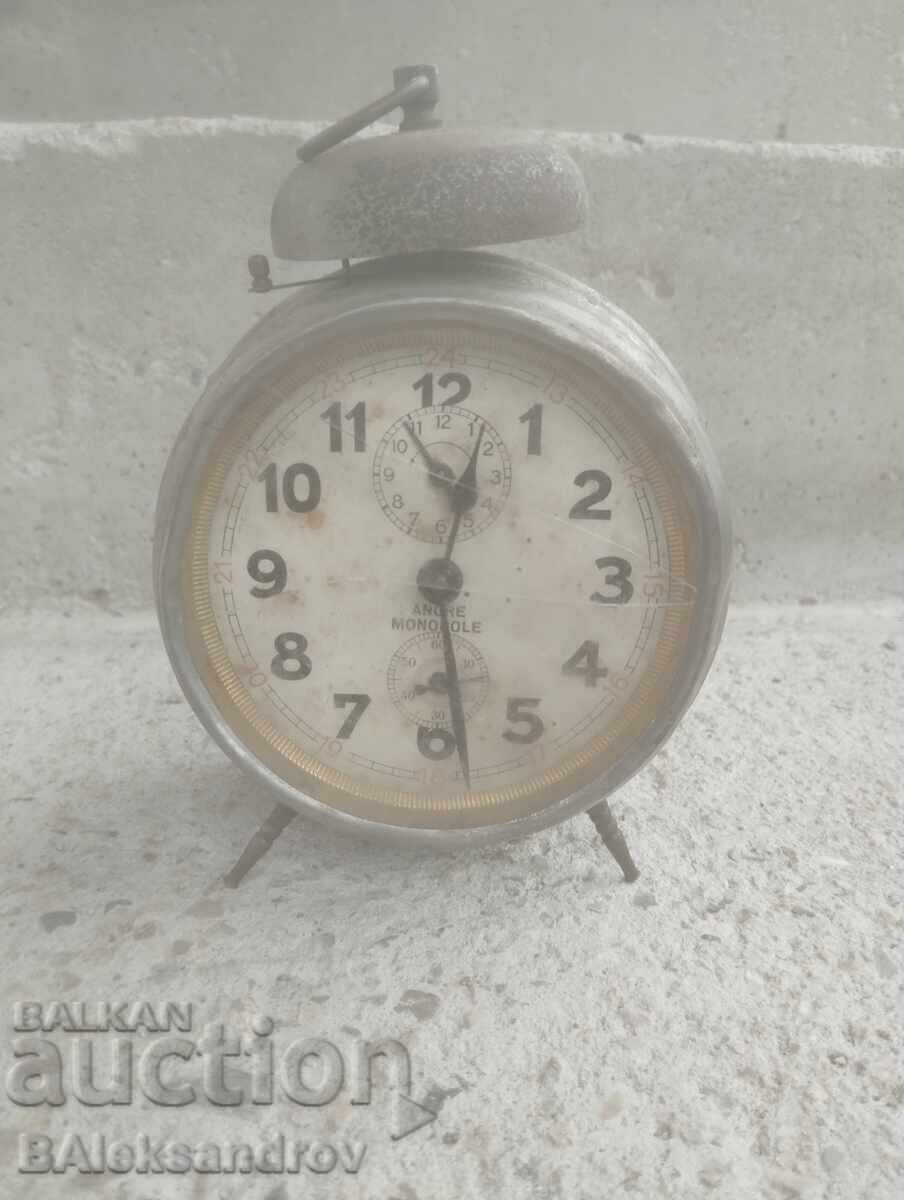 Стар будилник голям