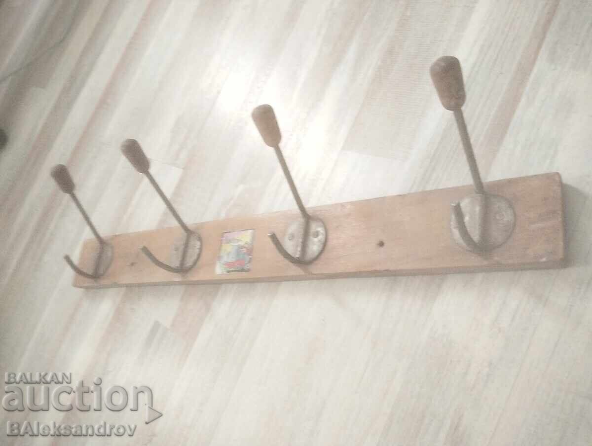 Ретро закачалка с цена 2.50 лв. | € 1.28