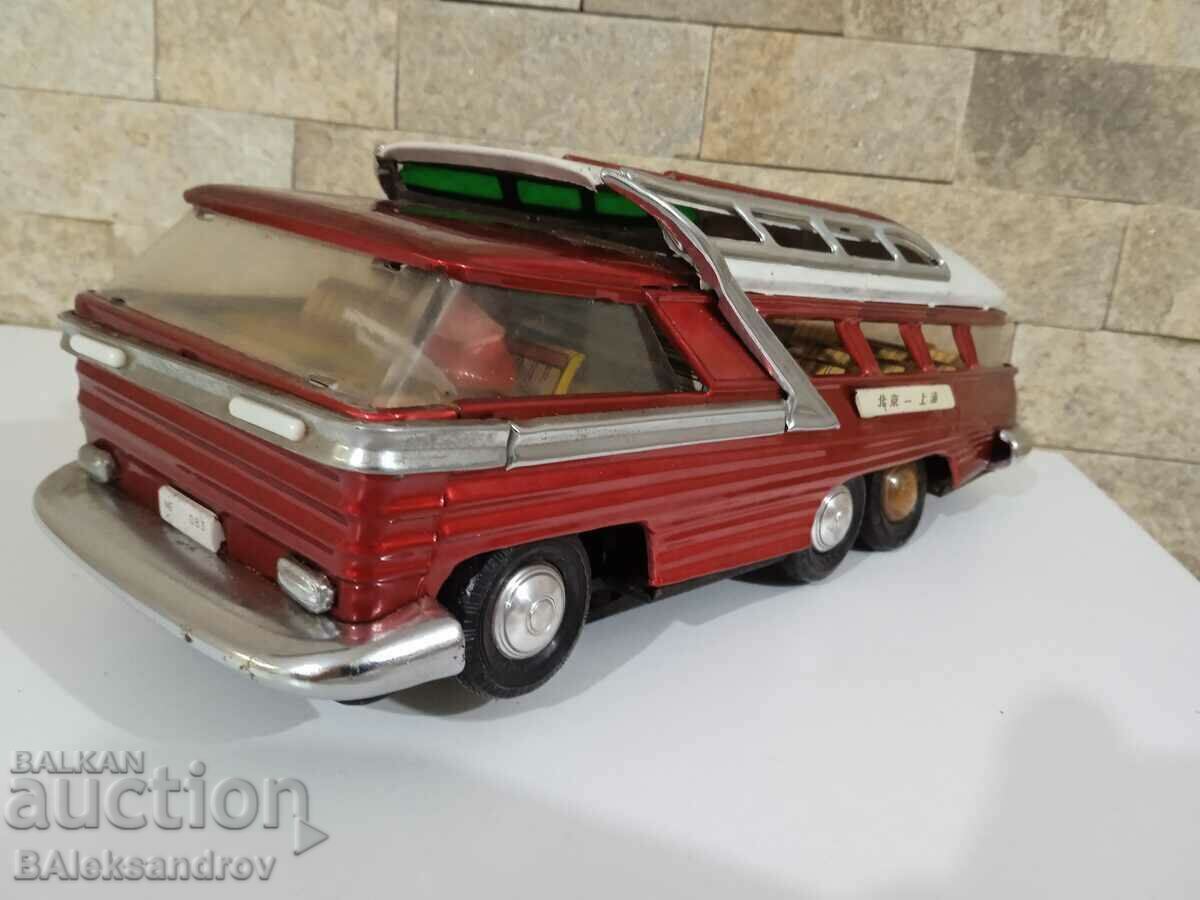 Δημοπρασία Παλιό τσίγκινο λεωφορείο