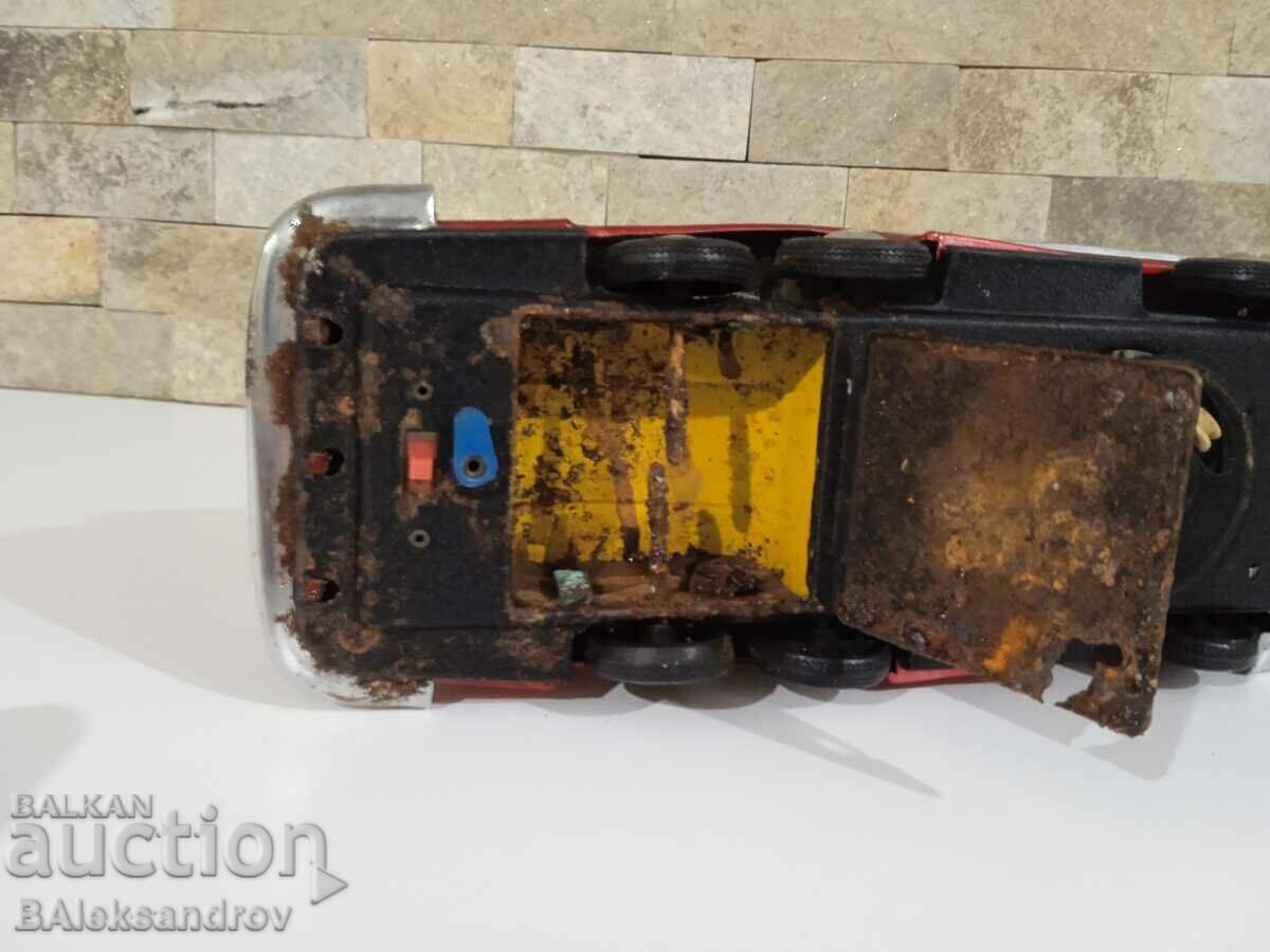 Παλιό τσίγκινο λεωφορείο - 7