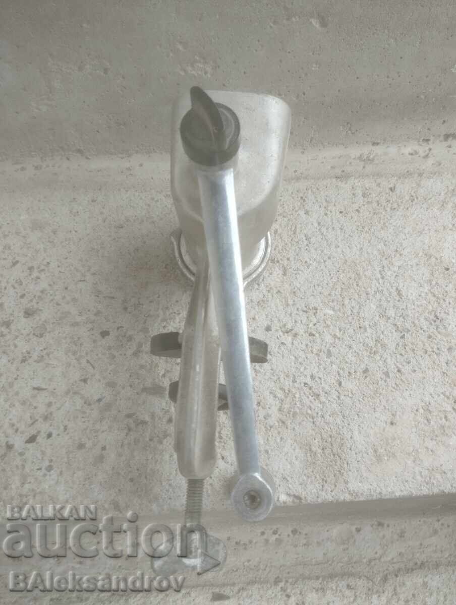 Licitație Mașină de tocat carne veche Licitație Mașină de tocat carne veche