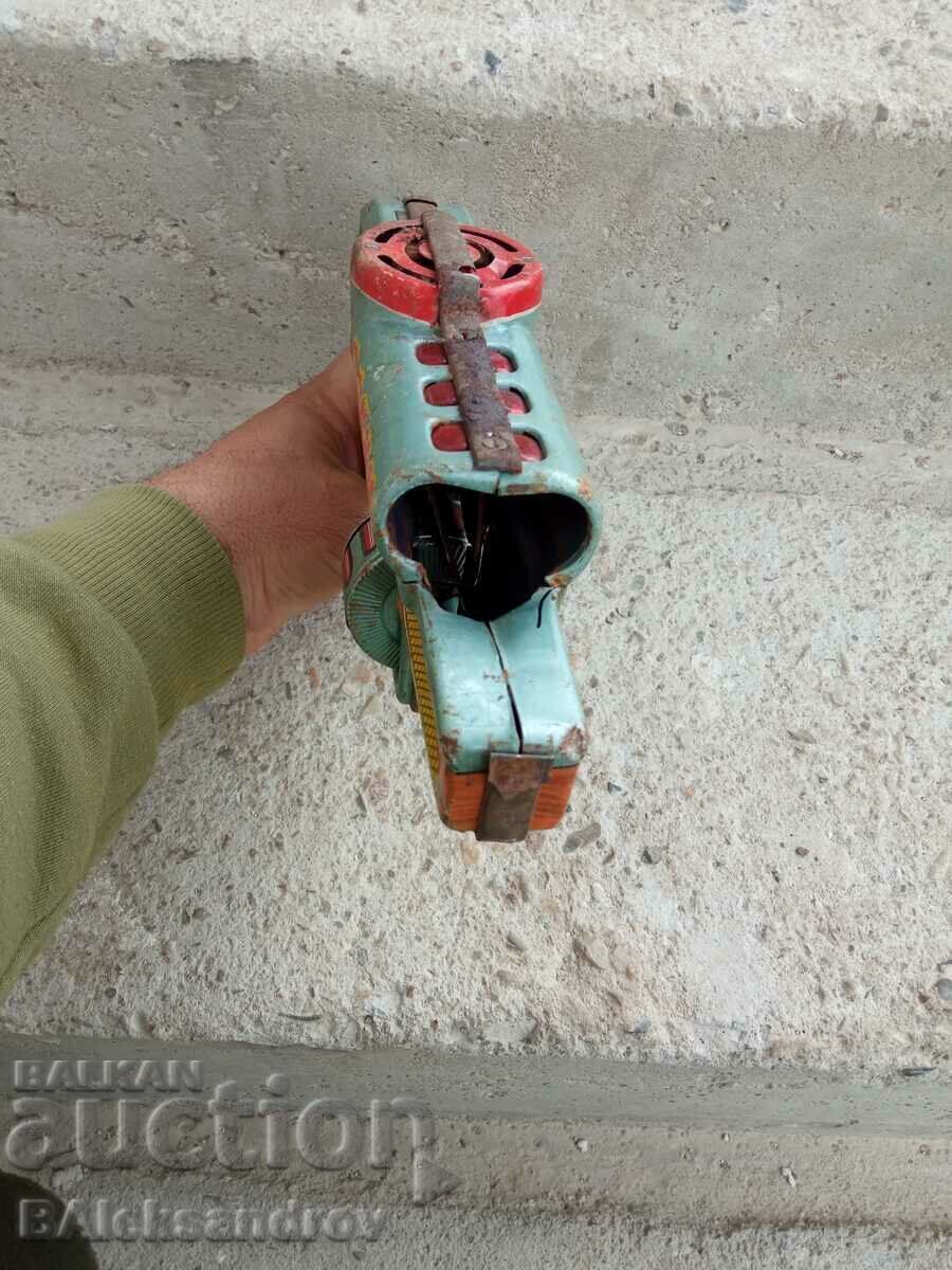Livrarea Pistol vechi mecanic de tablă