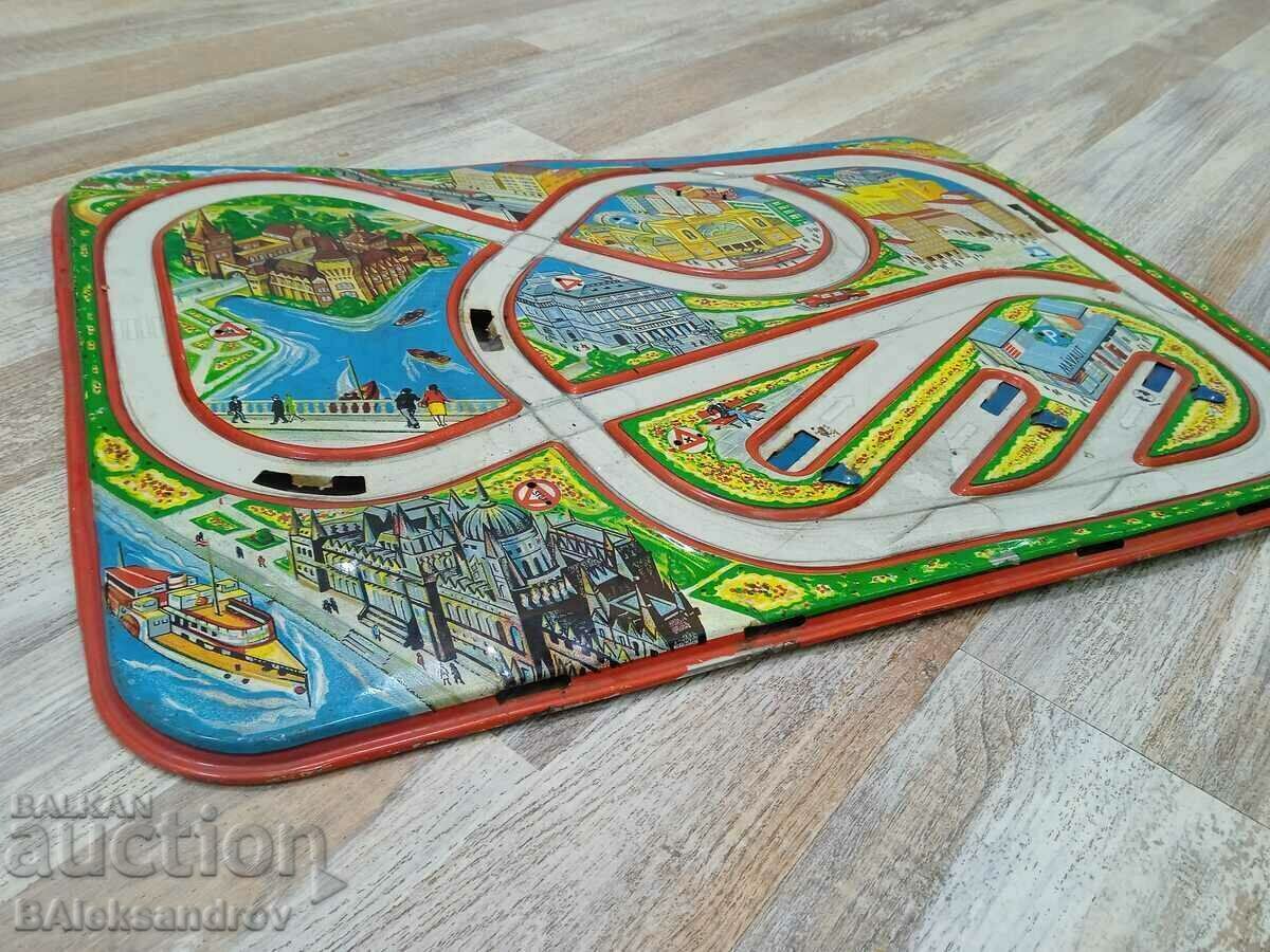 Δημοπρασία Παλιά πίστα από λαμαρίνα, για αναπαλαίωση