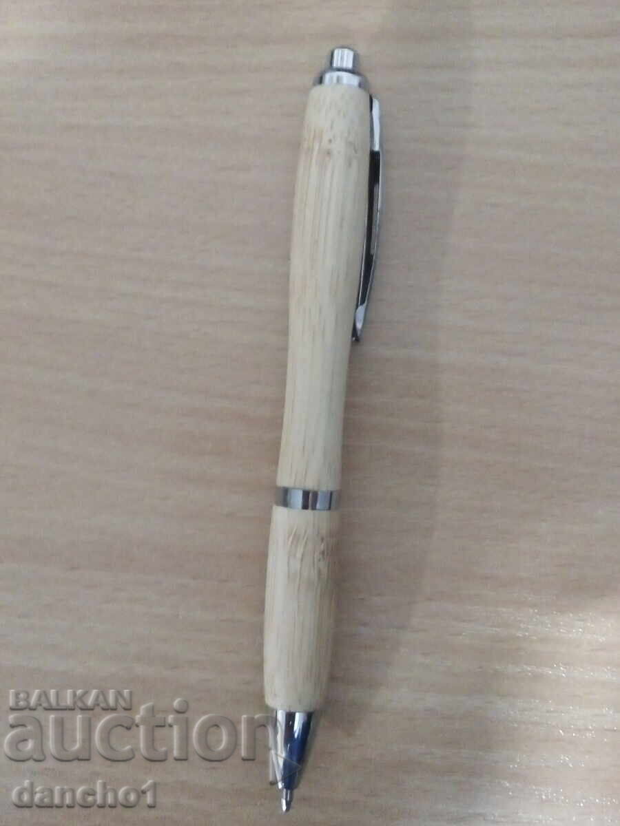 Un stilou din lemn Un stilou din lemn
