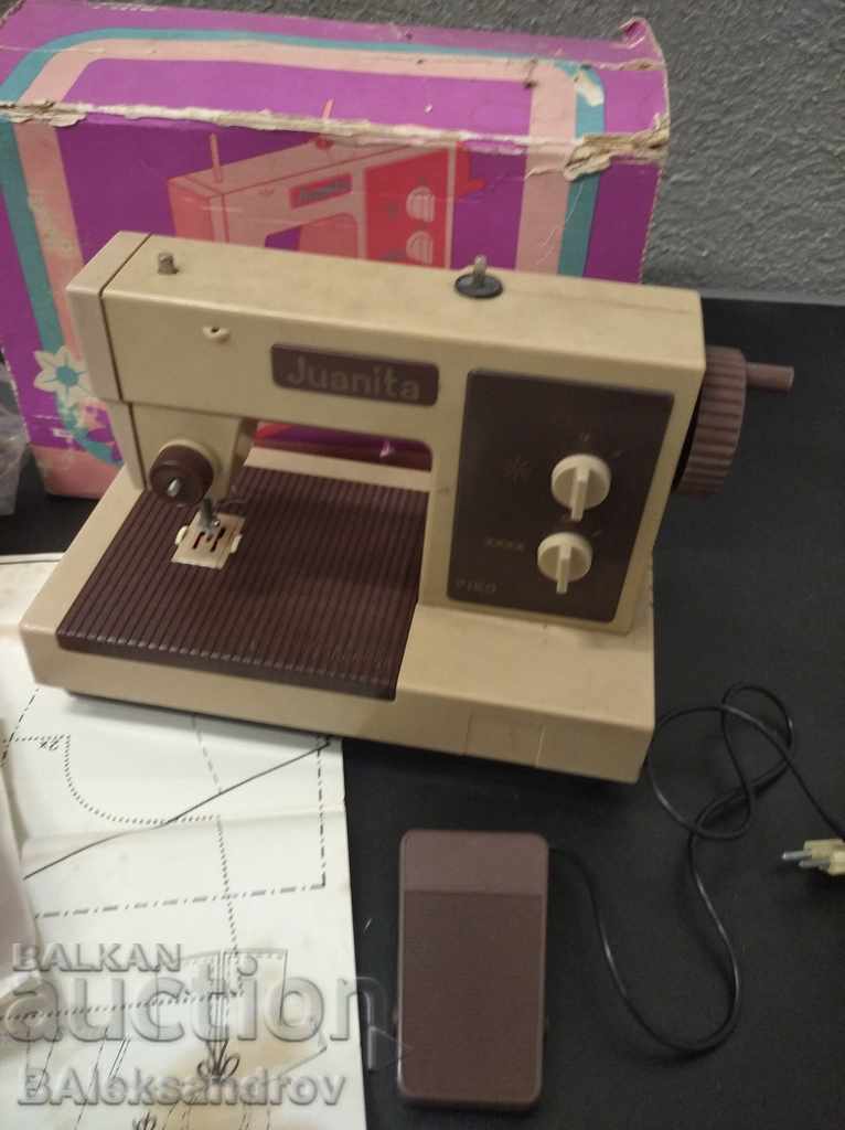 Стара детска шевна машина с кутия и инструкции с цена 24.00 лв. | € 12.27 Стара детска шевна машина с кутия и инструкции с цена 24.00 лв. | € 12.27