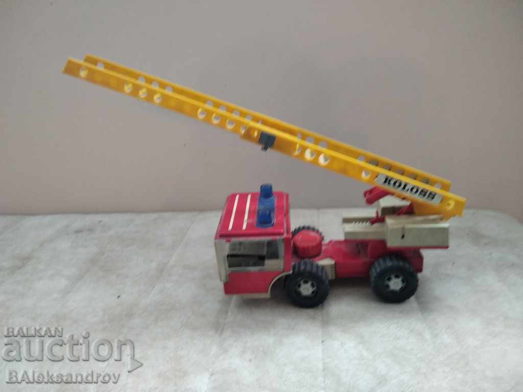 Παλαιά λαμαρινένια πυροσβεστική με τιμή 22.00 BGN | € 11.25