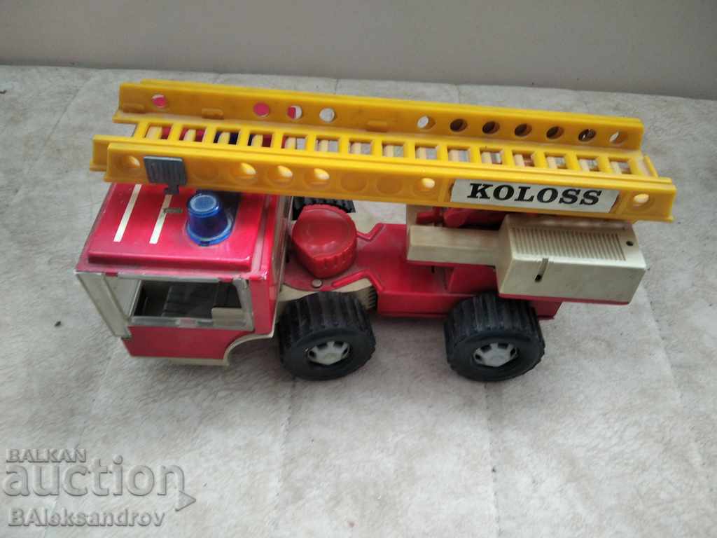Auction  Old tin fire truck