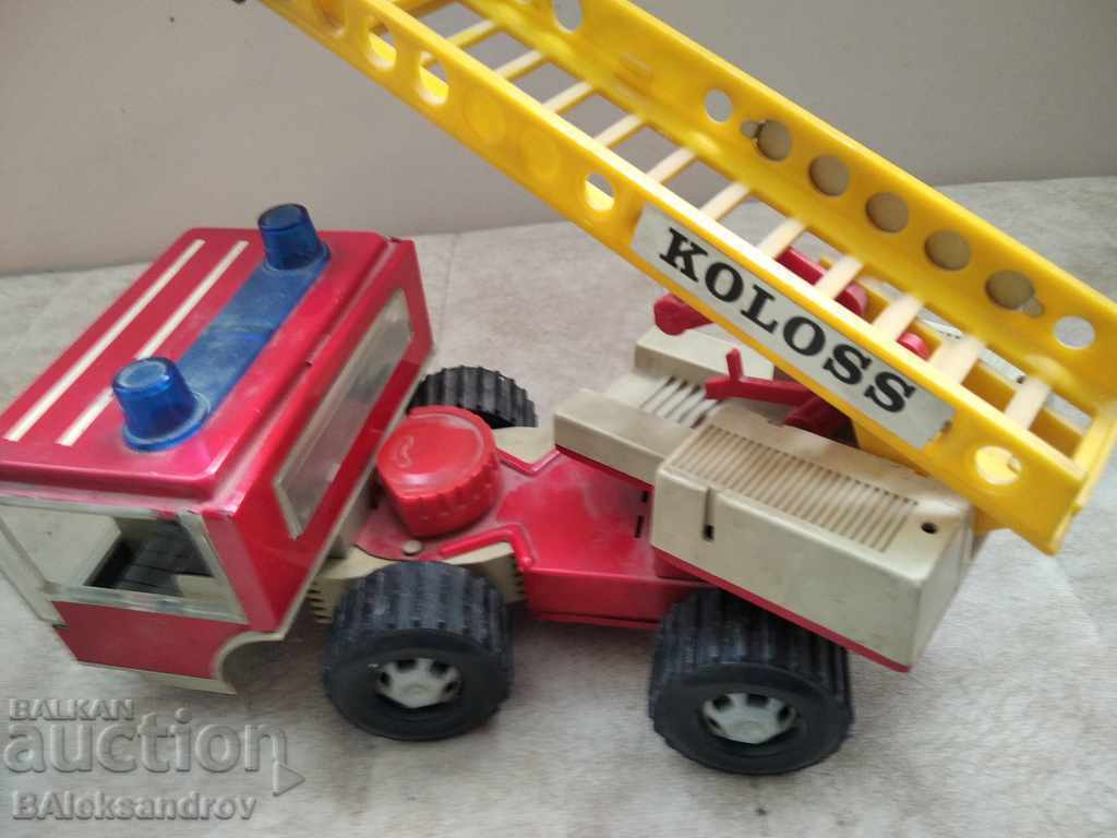 Old tin fire truck - 5