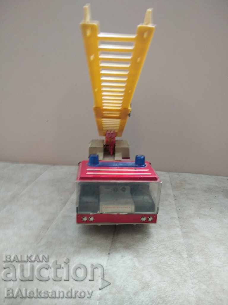 Old tin fire truck - 6