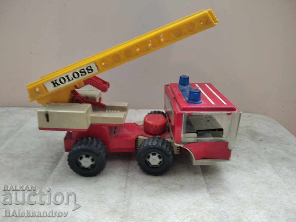 Old tin fire truck