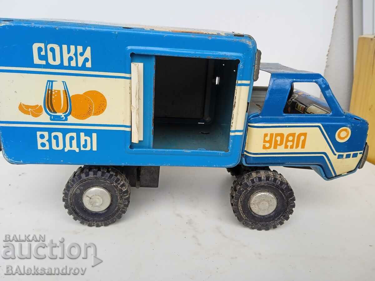 Δημοπρασία Ένα μεγάλο φορτηγό κασσίτερου φορτηγό της ΕΣΣΔ