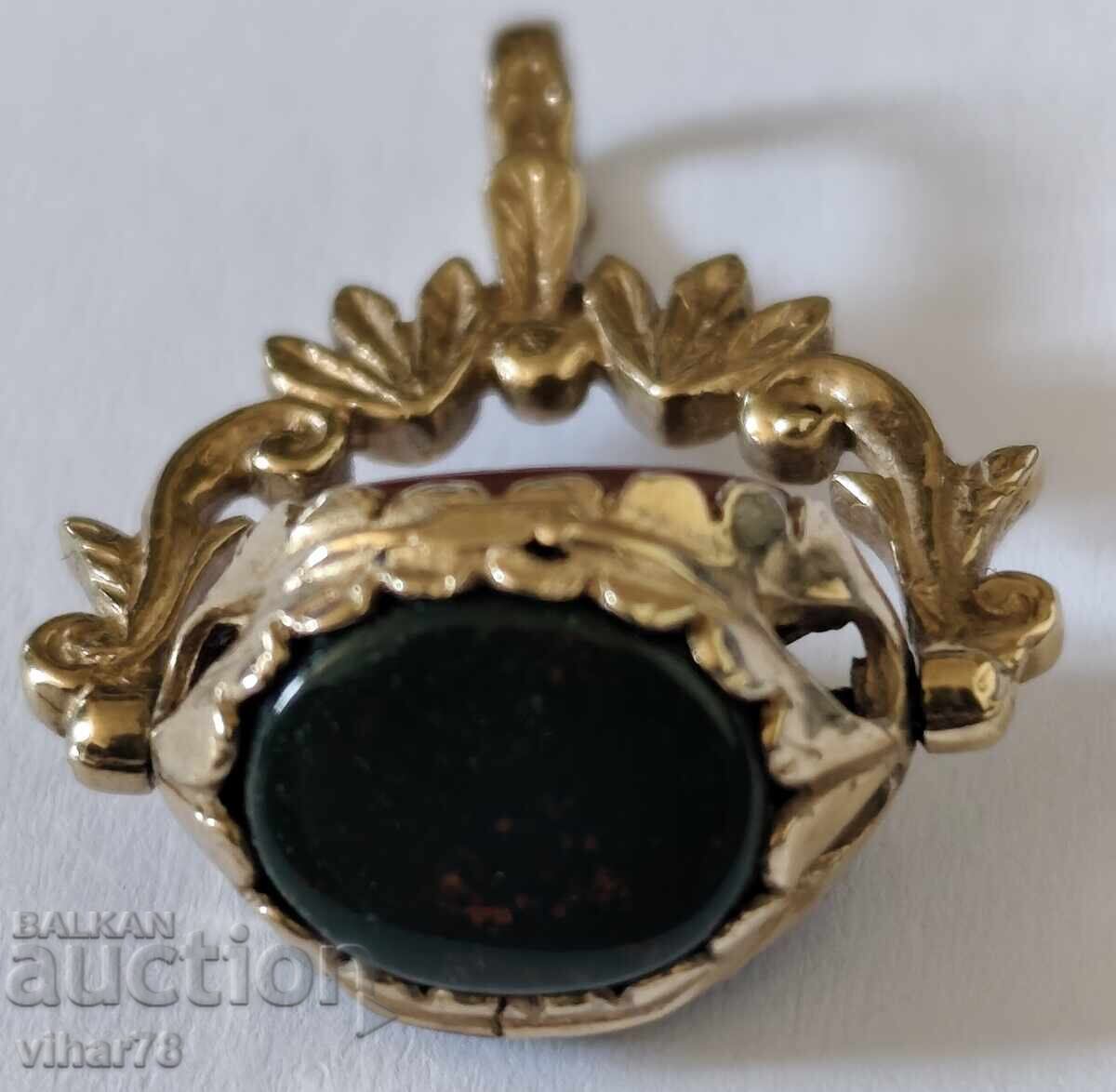 Vechi pandantiv spinner din aur de 9 carate cu onix, carneol și granat cu preț € 469.99 | 919.22 BGN