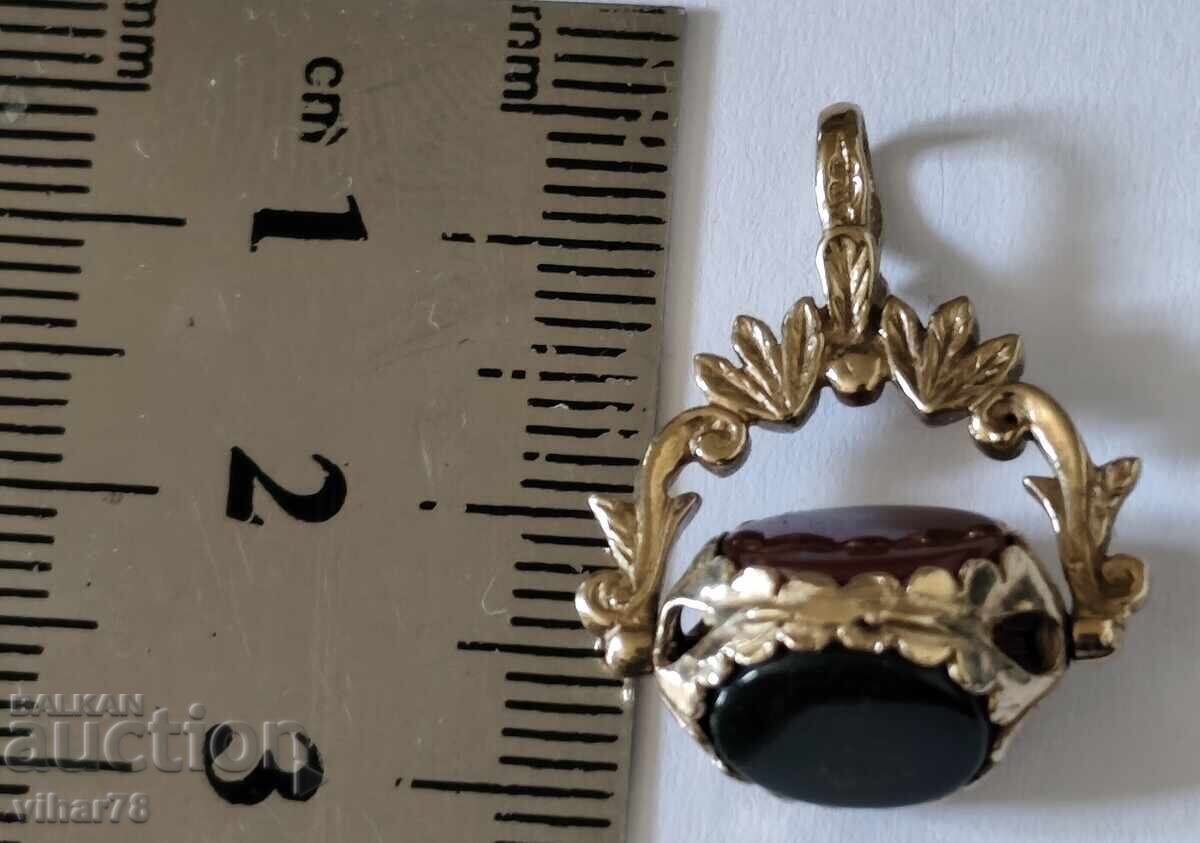 Livrarea Vechi pandantiv spinner din aur de 9 carate cu onix, carneol și granat