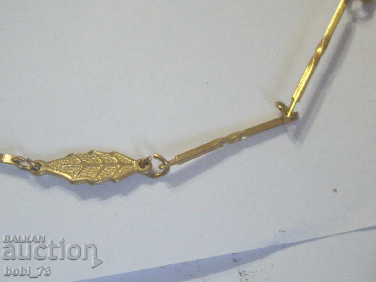 Позлатено ланче. с цена 10.00 лв. | € 5.11 Позлатено ланче. с цена 10.00 лв. | € 5.11