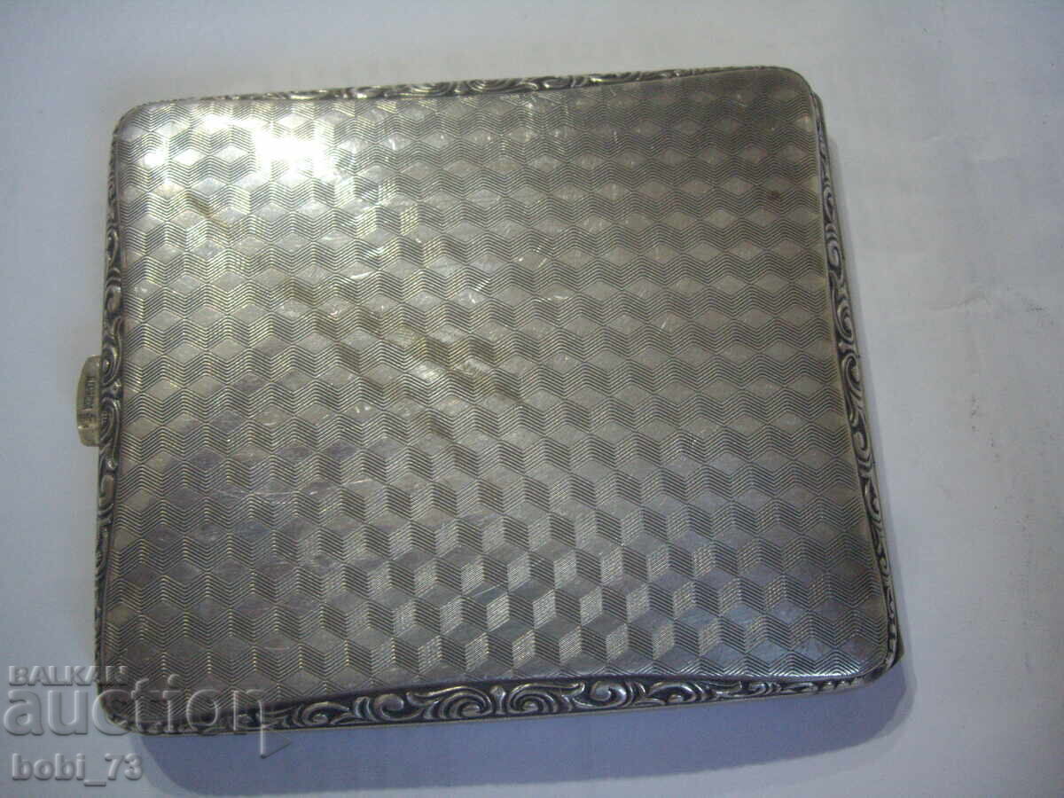 Old silver snuffbox with price 180.00 BGN | € 92.03 Old silver snuffbox with price 180.00 BGN | € 92.03