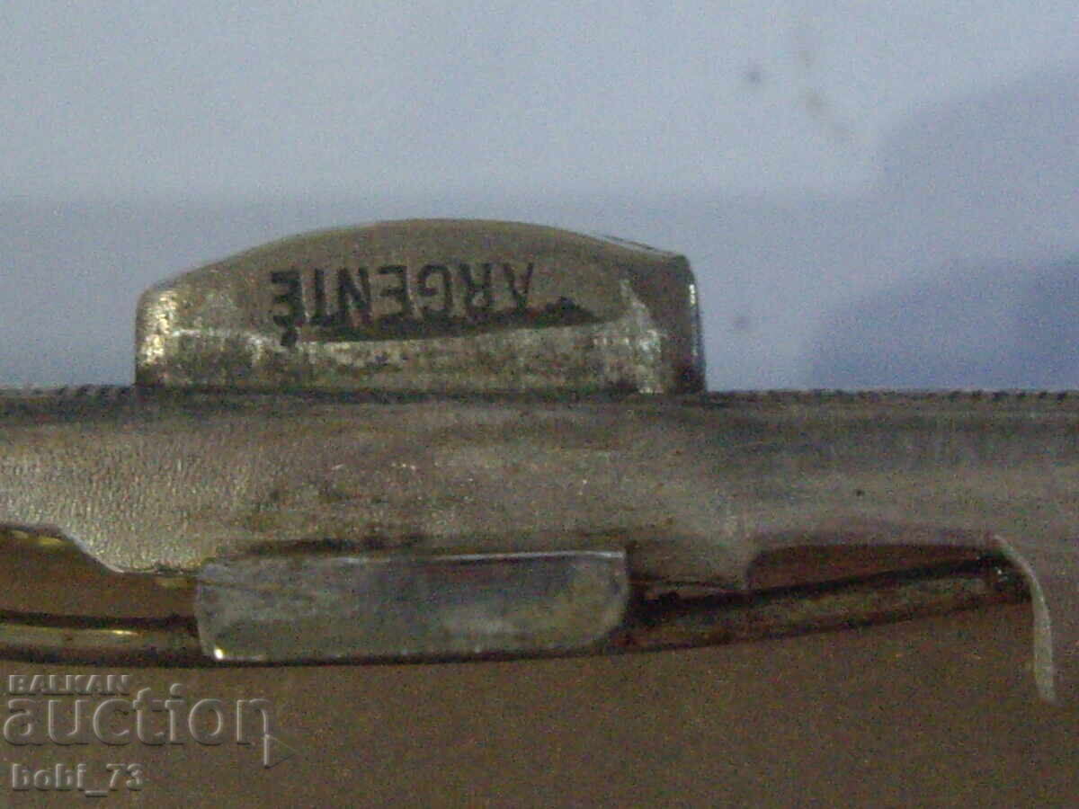 Delivery of Old silver snuffbox Delivery of Old silver snuffbox