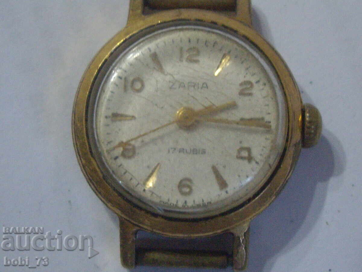 Ceas de damă vechi, placat cu aur, cu marcaje disponibile cu preț 30.00 BGN | € 15.34 Ceas de damă vechi, placat cu aur, cu marcaje disponibile cu preț 30.00 BGN | € 15.34