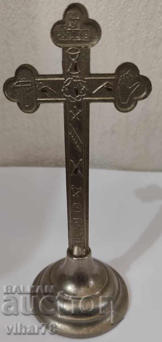 Auction  Table cross