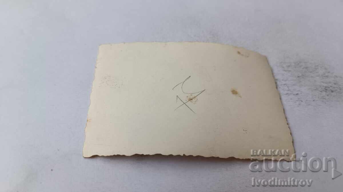 Φωτογραφία Τριών στρατιωτών γυμνών μέχρι τη μέση μπροστά από σκηνή με τιμή 2.45 BGN | € 1.25