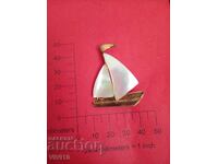 Antique mother-of-pearl brooch, Gold-plated