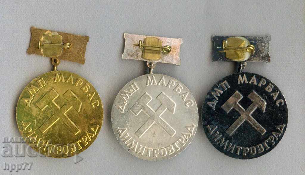 3 Semne rare „Veteranul Muncii” DMP MARBAS Dimitrovgrad cu preț 7.50 BGN | € 3.83 3 Semne rare „Veteranul Muncii” DMP MARBAS Dimitrovgrad cu preț 7.50 BGN | € 3.83