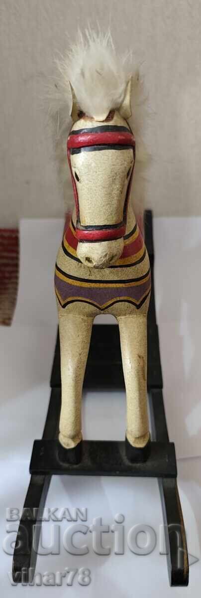 Доставка на СТАРА ДЪРВЕНА ФИГУРА КОН