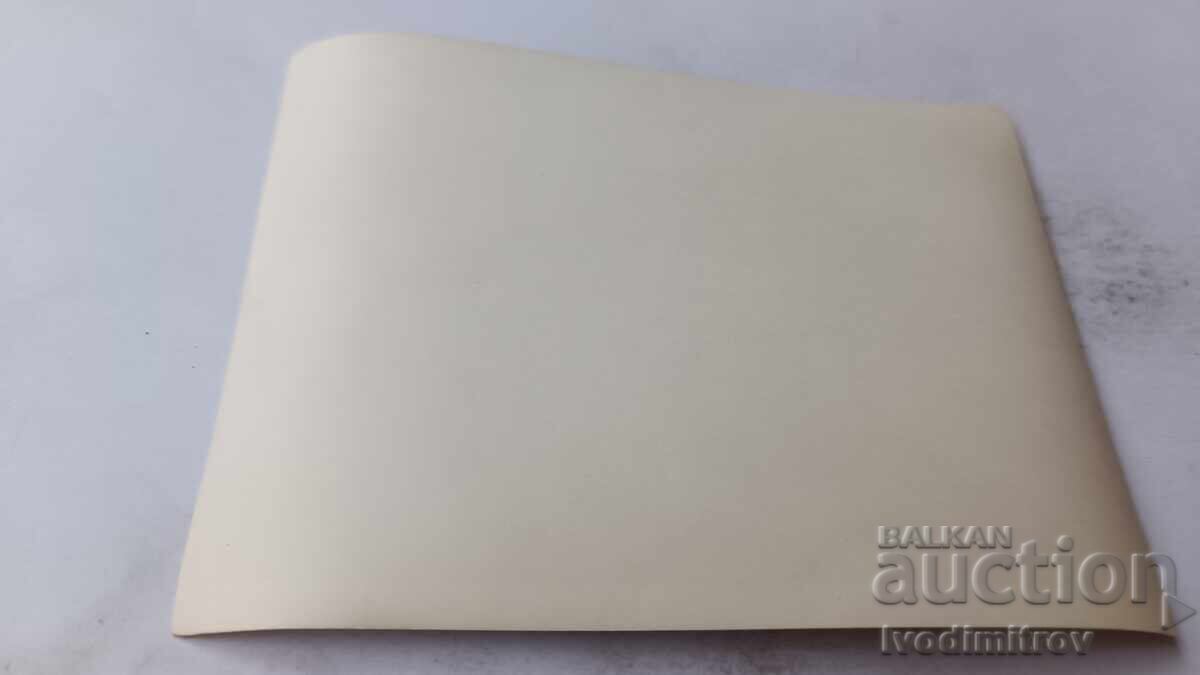 Fotografie Bărbat gol până la brâu pe stânci cu preț 1.85 BGN | € 0.95