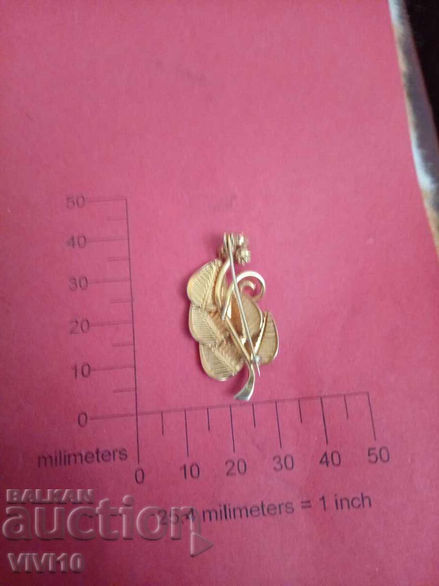 Antique enamel brooch with stones with price 30.00 BGN | € 15.34 Antique enamel brooch with stones with price 30.00 BGN | € 15.34