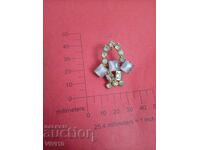 Старинна брошка с камъни