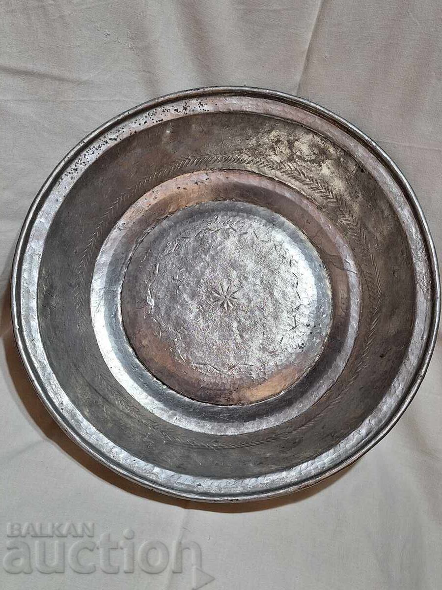 Стар бакърен меден съд панер фруктиера с гравюри