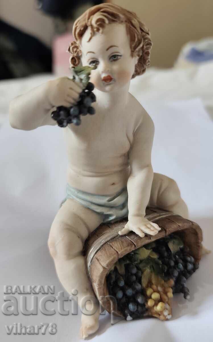 figura cu preț 49.99 BGN | € 25.56