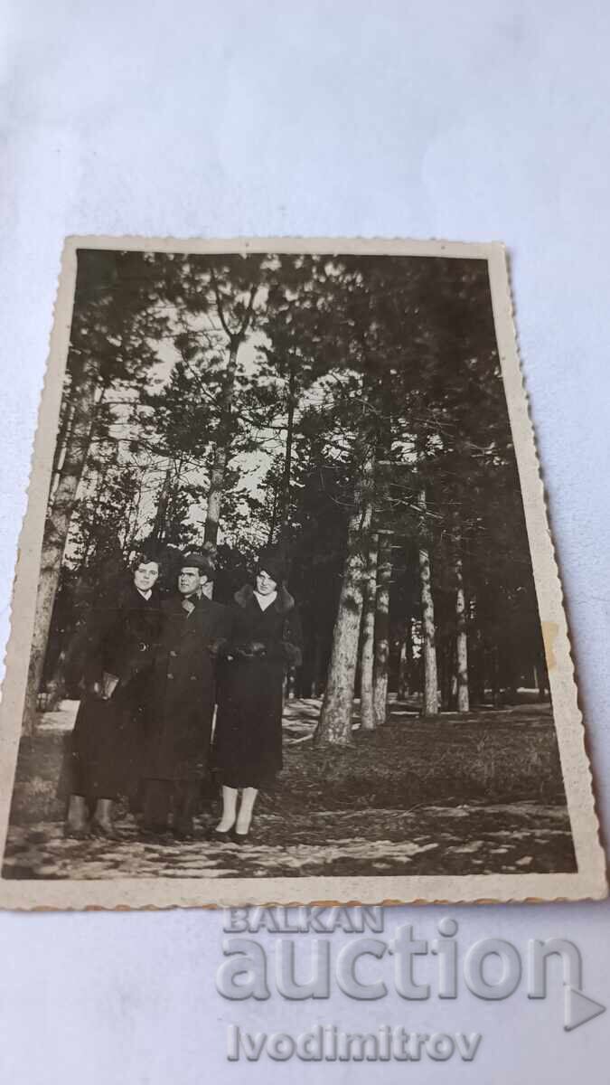 Photo Sofia Man and two women in Borisova Garden 1934 Photo Sofia Man and two women in Borisova Garden 1934