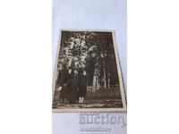 Fotografie Sofia Bărbat și două femei în Grădina Borisova 1934