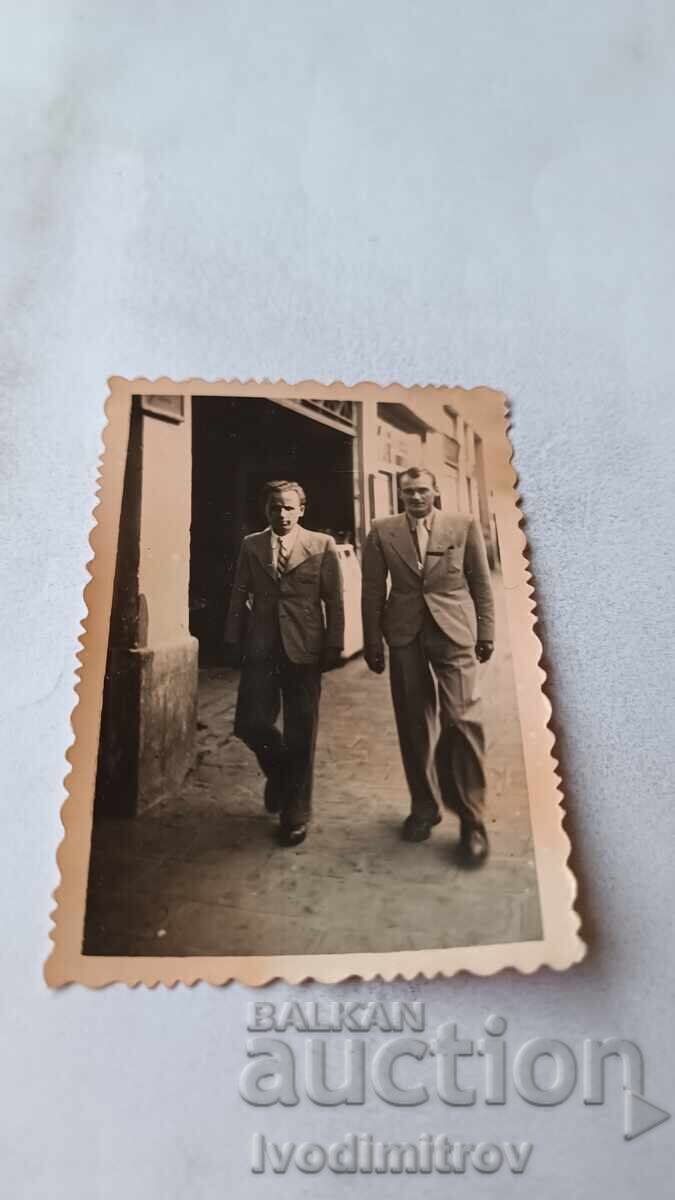 Φωτογραφία Σοφία Δύο άντρες σε μια βόλτα