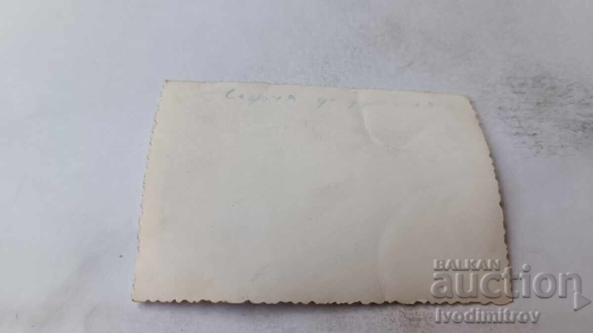 Снимка София Мъже и жени до Джамията с цена 1.85 лв. | € 0.95