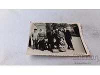 Снимка София Мъже и жени до Джамията