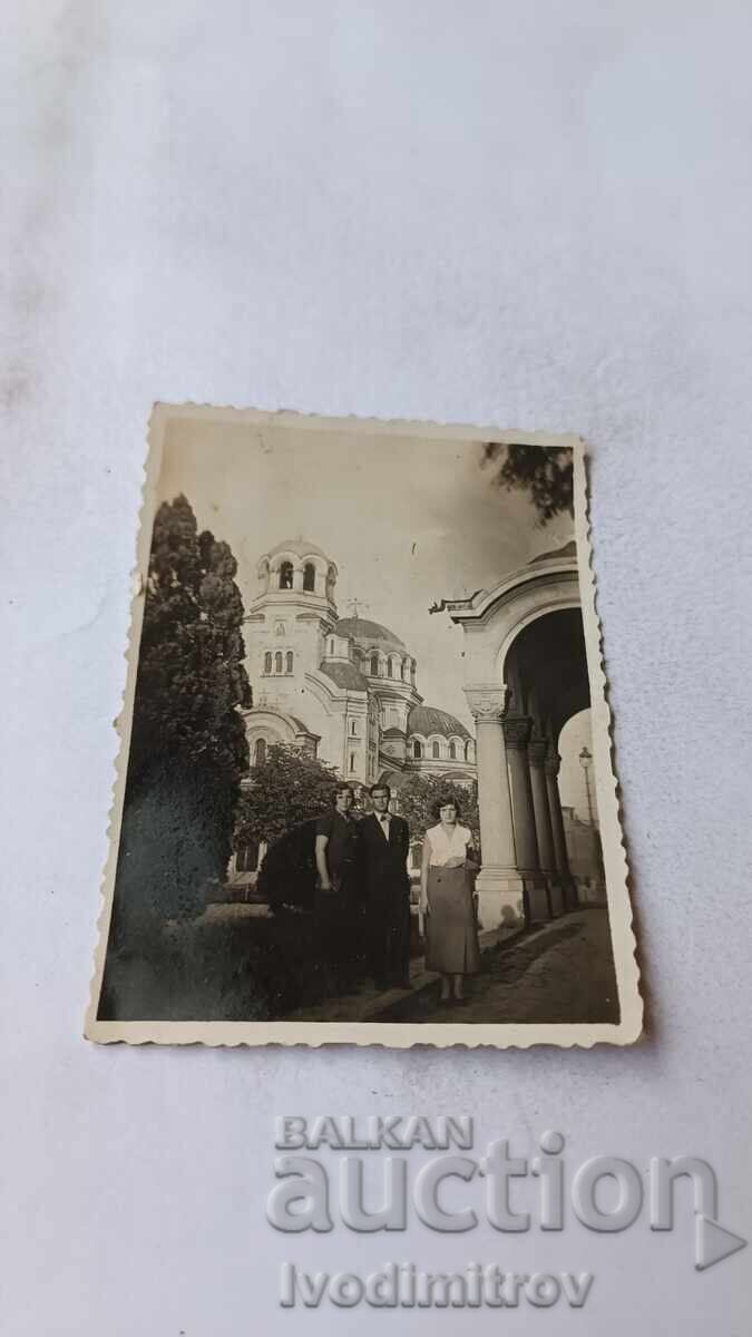 Snimka Sofiya Mŭzh και δύο γυναίκες pred Sinodalnata palata 1934