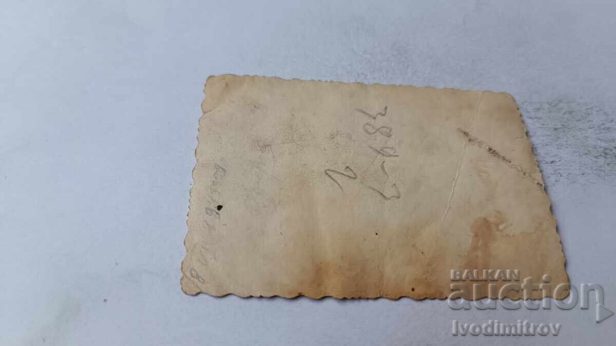 Foto Sofia Două femei pe trotuar cu preț 2.35 BGN | € 1.20 Foto Sofia Două femei pe trotuar cu preț 2.35 BGN | € 1.20