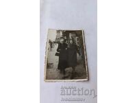 Снимка София Две жени на разходка