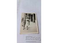 Φωτογραφία Σοφία Δύο νεαρά κορίτσια για μια βόλτα