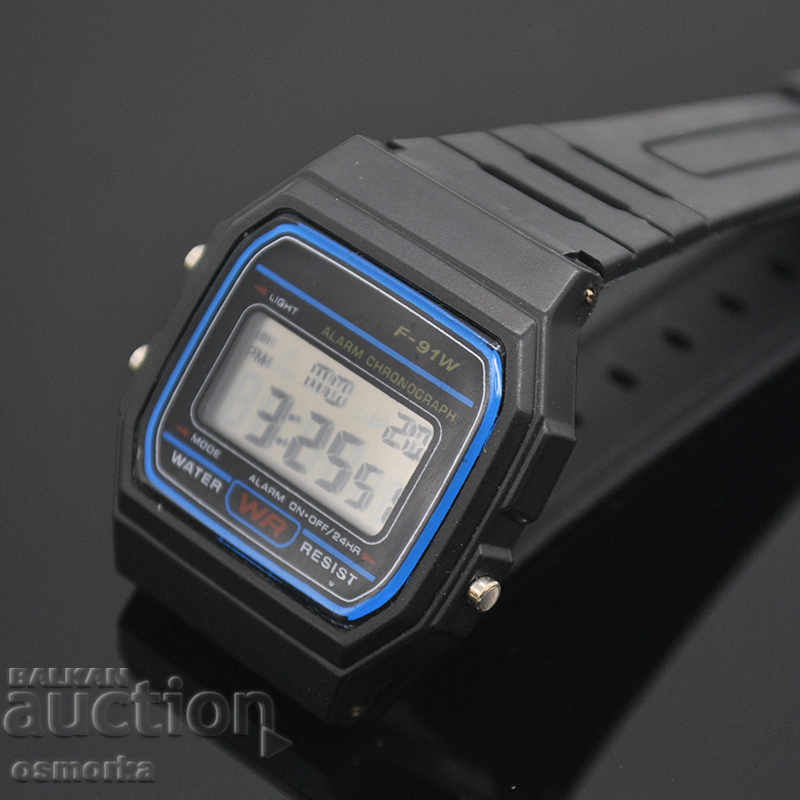 Νέο ηλεκτρονικό ρολόι με κλασικό ρετρό κλασικό σχήμα με τιμή 10.00 BGN | € 5.11